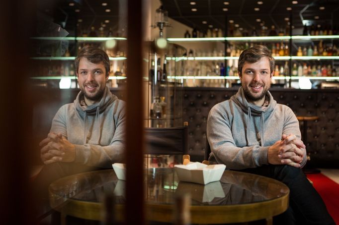 Petr Ludwig se proslavil knihou o chorobném odkládání povinností. Kromě toho ale dnes přednáší i o kritickém myšlení, nebo o tom, jak mají leadeři předat svou vizi.