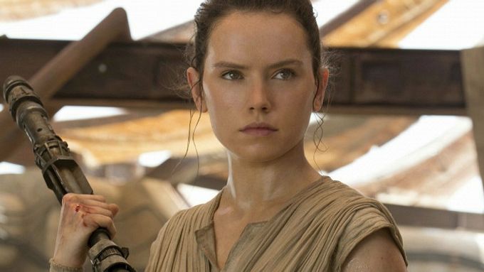 Daisy Ridley ve filmu Star Wars: Síla se probouzí