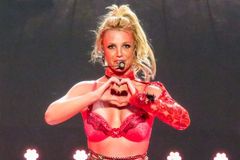 Recenze: Britney Spears hudebně zraje, její image ale postrádá autenticitu