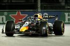 Verstappen dohnal Vettela. Získal čtvrtý titul šampiona F1 po sobě