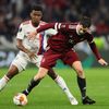 Thiago Mendes a Ladislav Krejčí v zápase EL Lyon - Sparta