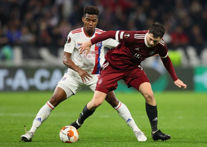 Thiago Mendes a Ladislav Krejčí v zápase EL Lyon - Sparta