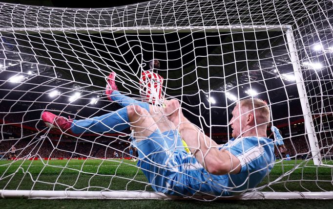 Spolu s míčem skončil při prvním gólu v síti i obránce Václav Jemelka