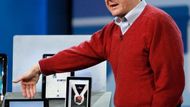 Šéf společnosti Microsoft Steve Ballmer zahájil veletrh CES v Las Vegas a představil nový PC tablet, na kterém firma spolupracovala s gigantem Hewlett-Packard, největším výrobcem přenosných počítačů. Tablet od Microsoftu je vybaven novým operačním systémem Windows 7.