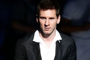 FOTO Lionel Messi modelem: Přehlídku narušil divoký fanoušek