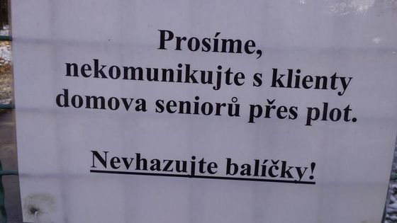 Lov netradičních cedulí a hlášek je letos vypečený. Zde jsou nejvtipnější úlovky léta