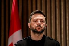 Stáhnout se z Donbasu? Vyloučeno, přišli bychom o obranné linie, řekl Zelenskyj