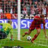 LM, Bayern - Barcelona: Thomas Müller, gól na 1:0; Valdes