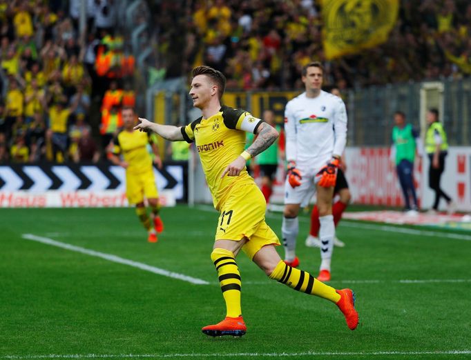 Soccer Football - Bundesliga - SC Freiburg v Borussia Dortmund - Schwarzwald-Stadion, Freiburg, Germany - April 21, 2019  Borussia Dortmund's Marco Reus celebrates scorin