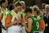 Hráčky Gambrinus Siky Brno se seznamují se svými stříbrnými medailemi. Na ty zlaté letos nedosáhly.
