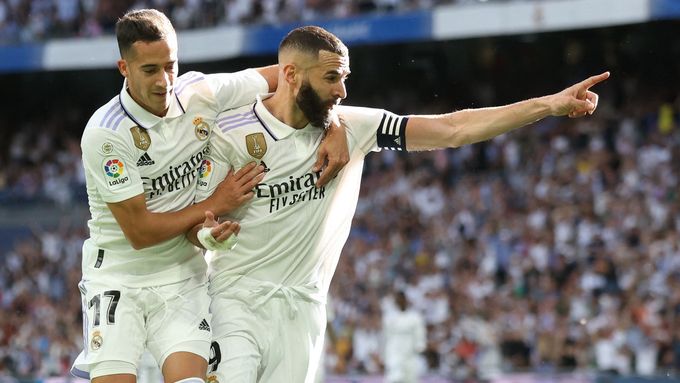 Karim Benzema (vpravo) slaví gól Realu
