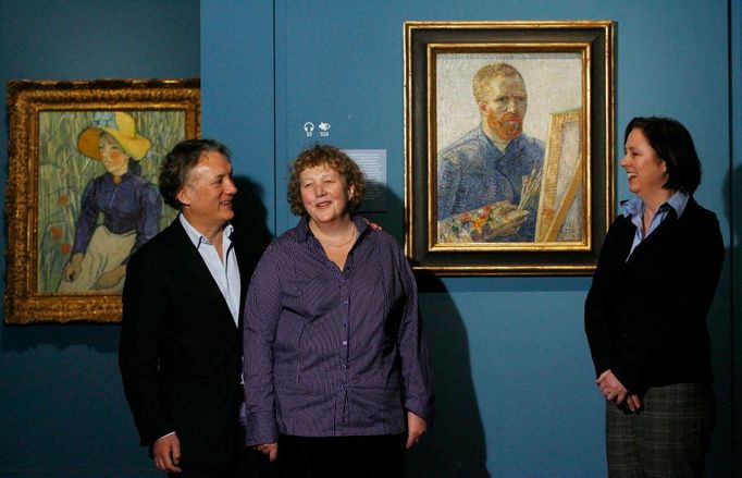 Vnoučata Theo van Gogha - bratra Vincenta. Willem Van Gogh (vlevo), Sylvia Cramer and Josien Van Gogh (vpravo).