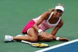 Dojatá česká tenistka Andrea Hlaváčková se raduje z vítězství 5:7, 6:4 a 6:4 ve 3. kole US Open nad Ruskou Mariou Kirilenkovou.