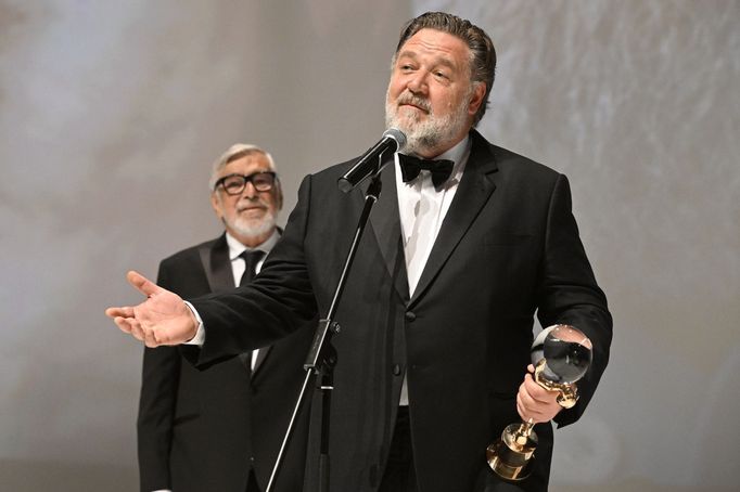 Jiří Bartoška a Russell Crowe.