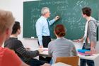 Průměrný hrubý plat učitele je 35 089 korun, rostl nejrychleji za poslední roky