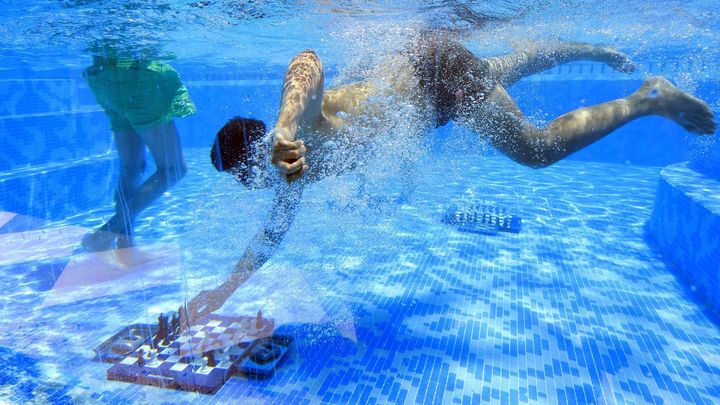Vteřiny mizí, voda tíží. Podvodní šachy mění logiku v adrenalin; Zdroj foto: Reuters