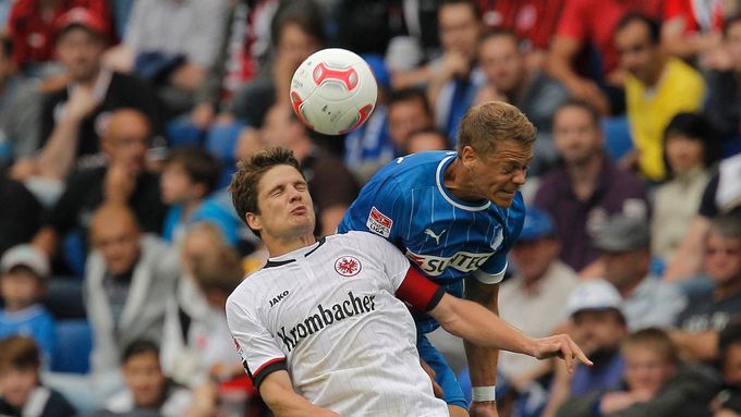 Fotbalisté Hoffenheimu budou dnes proti Augsburgu bojovat i za svého spoluhráče Borise Vukčeviče
