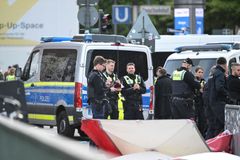 V Hamburku zaútočila nožem devětatřicetiletá Němka, 12 lidí je zraněných