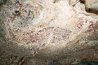 V Indonésii našli nejstarší jeskynní malbu na světě. Zobrazuje prase a tři postavy