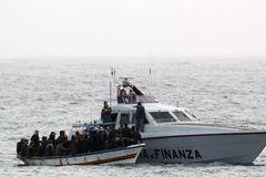 Itálie zachránila na moři dva tisíce uprchlíků za jediný den