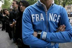 Francie dnes volí: Sarkozy, nebo Royalová?