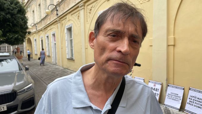 Vlivný sociální demokrat Oto Novotný vysvětluje, proč je podle něj Stačilo! nebezpečné pro nynější liberální demokracii v Česku.