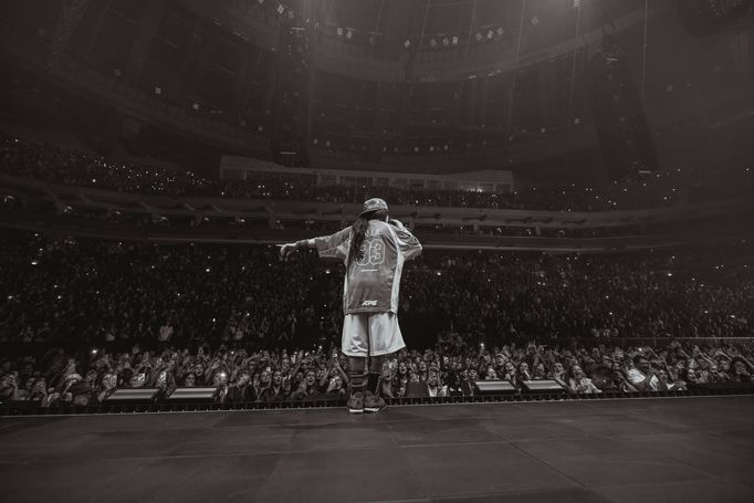 Americká zpěvačka Billie Eilish na nedělním koncertě v pražské O2 areně pokořila rekord v návštěvnosti haly.