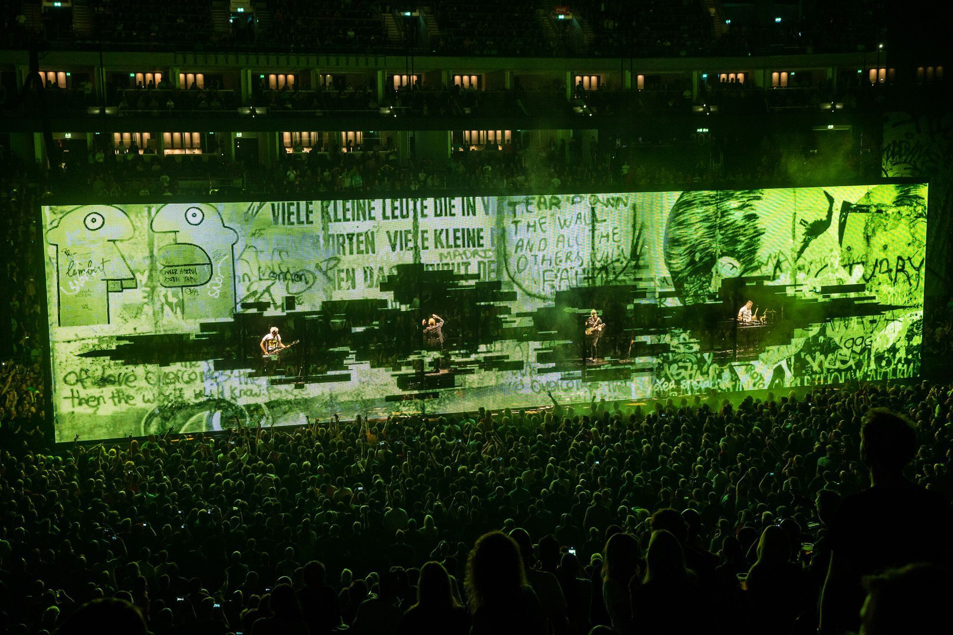 V roce 2015 Bíba zvěčnil U2 před projekcí berlínské zdi. Hlavní město Německa má kapela v oblibě už proto, že tam nahrála kritiky i fanoušky ceněnou desku Achtung Baby.