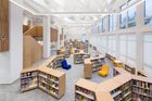 Škola u Prahy přestavěla knihovnu pro 21. století. Má 3D tisk i laserové řezačky