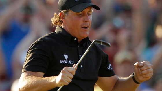 Mickelson dokázal zastínit i Tigerův návrat na greeny