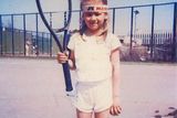 Že se vám zdá tenisová reketa pro tuhle blondýnku moc velká? Není divu. Anně Kurnikovové bylo teprve pět, když ji vzala poprvé do ruky.