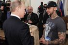Ruský raper v klipu podpořil Putina. Na YouTube trhl rekord v počtu záporných reakcí