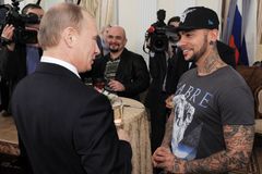 Ruský raper v klipu podpořil Putina. Na YouTube trhl rekord v počtu záporných reakcí