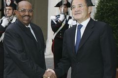 Súdánský diktátor se setkal s Prodim i papežem