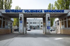 Kontrola v Ústřední vojenské nemocnici našla chyby v dodržování předpisů o zakázkách