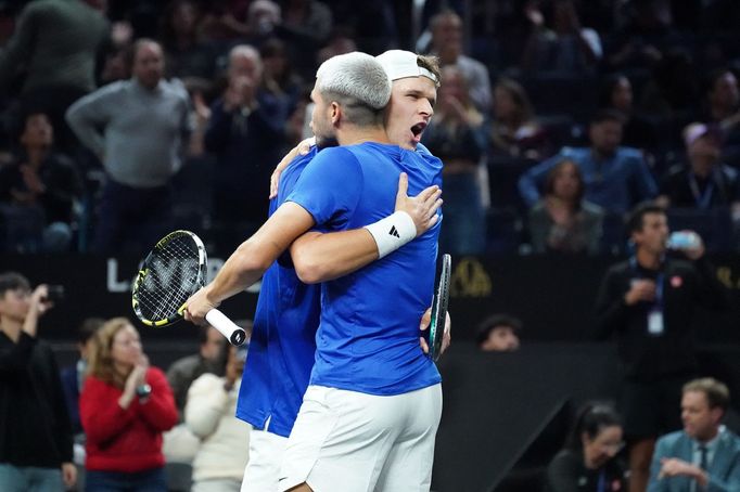 Jakub Menšík s Carlosem Alcarazem ve čtyřhře na Laver Cupu 2025