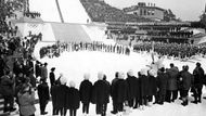 Bohužel to nebyla první tragédie v ledovém korytu na zimních hrách. V roce 1964 v Innsbrucku totiž zemřel britský sáňkař s polskými kořeny Kazimierz Kay-Skrzypeski,  který rovněž ještě před slavnostním zahájením her při premiéře sáňkařů na hrách vyletěl při tréninku z koryta přímo mezi stromy a na místě byl mrtev.