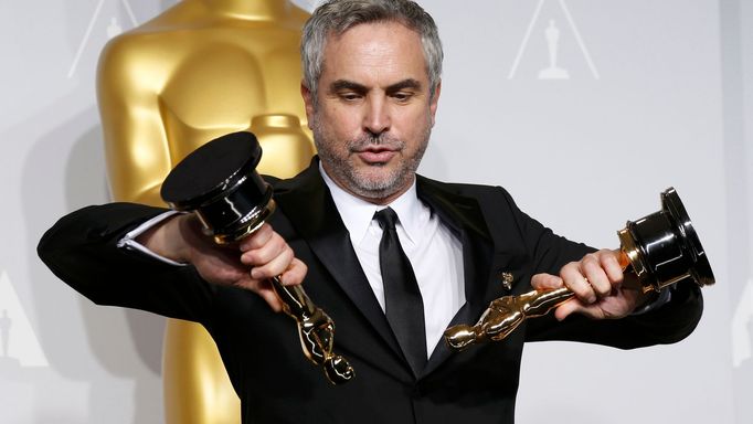 Alfonso Cuarón s Oscary za režii a střih filmu Gravitace.