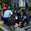 Střety demonstrantů s policisty v Hongkongu - 1. prosince