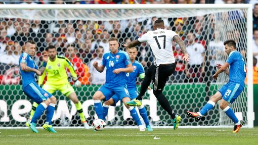Euro 2016, Německo-Slovensko: Jerome Boateng  dává gól na 1:0