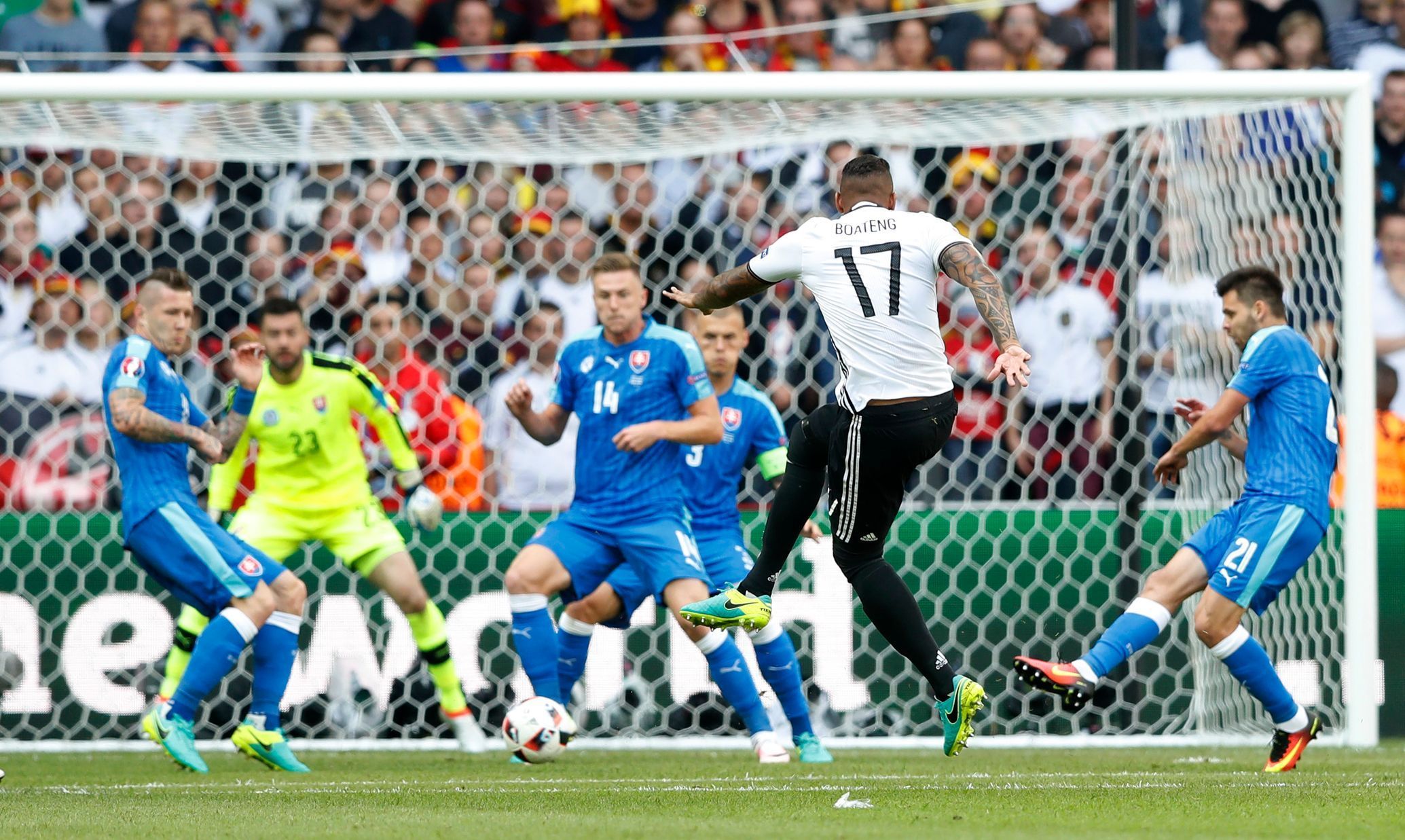 Euro 2016, Německo-Slovensko: Jerome Boateng  dává gól na 1:0