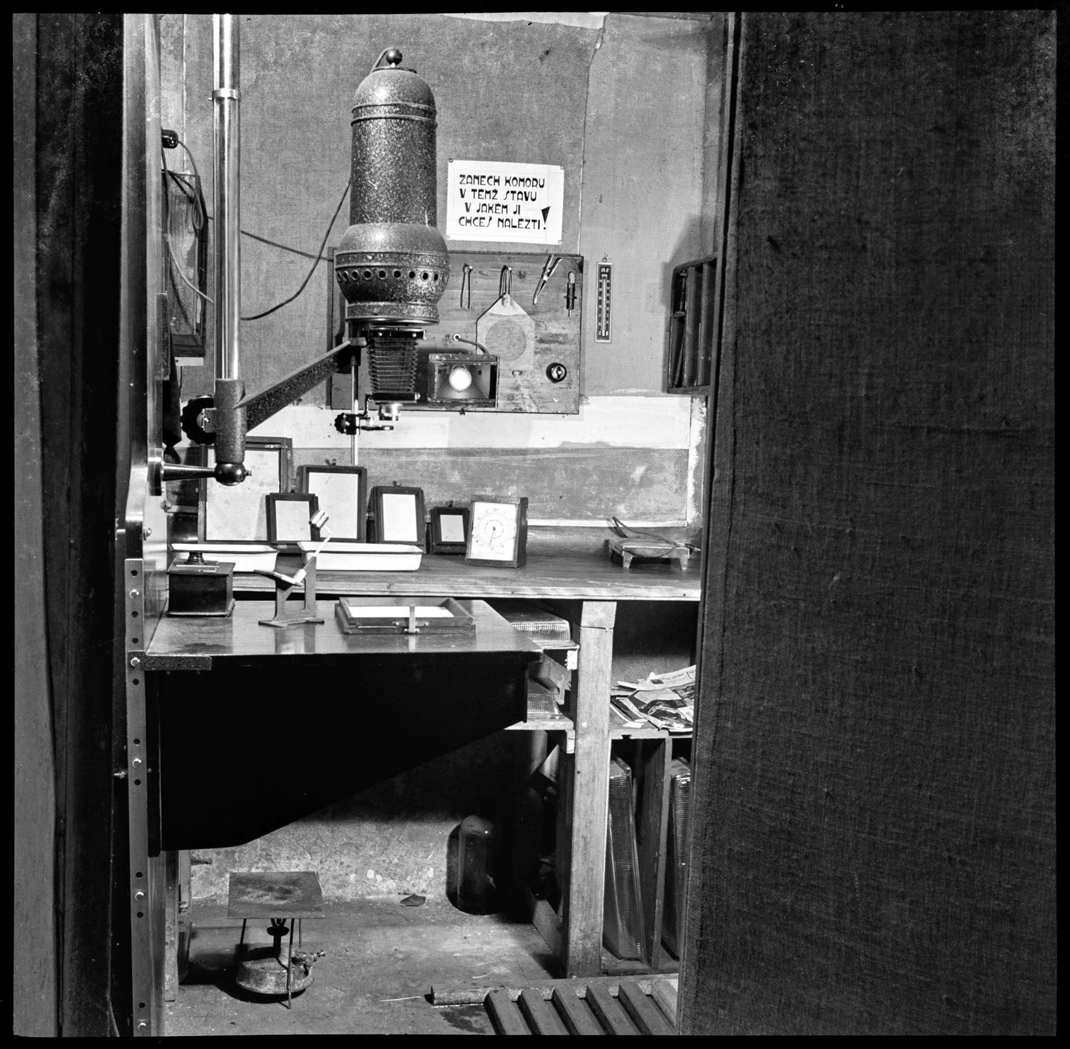 Negativy z popelnice, kniha, Martin Wágner, iniciativa, sbírka, archiv, Foto, fotografie, Magazín