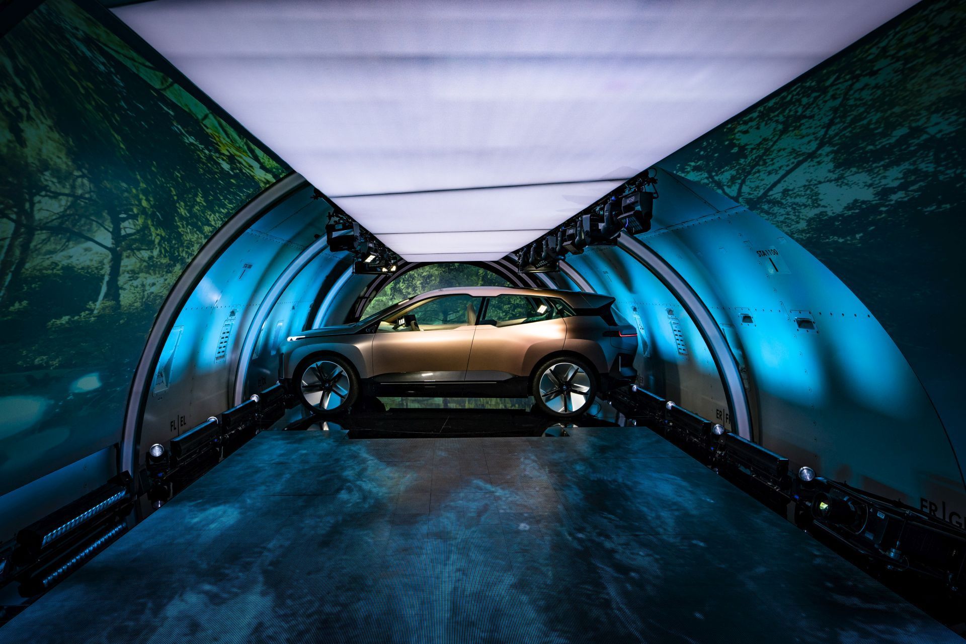 BMW Vision iNext používat od 17. 9.