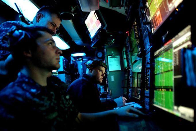 April 25, 2011 - Fort Lauderdale, Florida, U.S. - -- Fort Lauderdale, Fla. -- David Conlan, Sonar Tech Sub Chief E-7, looks over Jake Thurman, left, Sonar Technicians Submarine-3, and Daniel Ritzell, far right, Sonar Technicians Submarine Seaman Apprentice, in the sonar room aboard the USS Annapolis (SSN 760), a S6G nuclear reactor powered fast attack submarine, sailing to Port Everglades in Fort Lauderdale on Monday. The USS Annapolis measures 362 ft. in length and 33 ft. at the beam, a diving depth of over 400 ft., 27+ mph, 12 vertical launch missile tubes, 4 torpedo tubes, and a crew of 130 enlisted submariners. The submarine was commissioned April 11, 1992 with its homeport in Groton, Connecticut. USS Annapolis sailed to the 21st Anniversary of Fleet Week at Port Everglades, Fort Lauderdale. (Credit Image: © Gary Coronado/The Palm Beach Post)