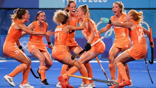 Lavina oranžové radosti po vítězství Nizozemek ve finále turnaje pozemních hokejistek na OH 2020 v Tokiu