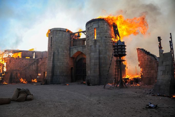 Požár filmových kulis v Barrandovských ateliérech v Praze, ke kterému došlo dne 26. srpna roku 2016. Archivní snímek z historie Hasičského záchranného sboru v Praze.