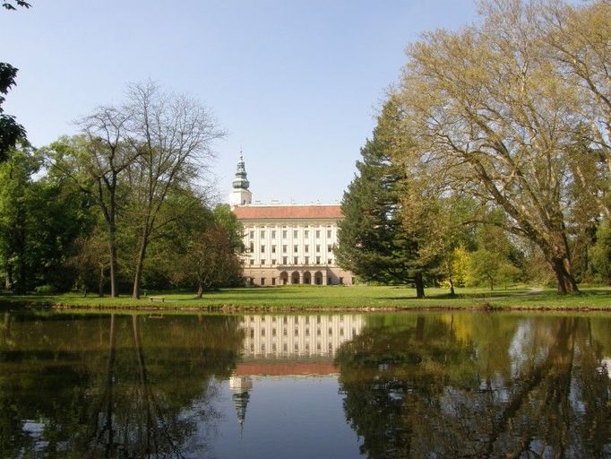 Počátky historie Podzámecké zahrady je možné sledovat již od období renesance