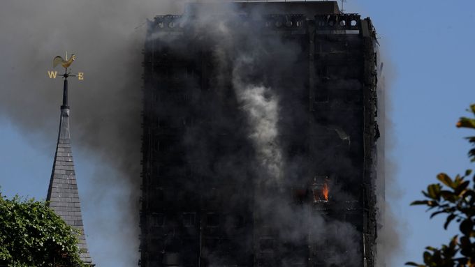 Požár Grenfell Tower v Londýně.