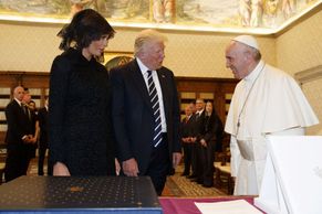 Fotky: Je to pro mě velká čest. Trump se ve Vatikánu sešel s papežem, mluví se o chladném přijetí