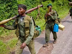Konžští vojáci pochodují nedaleko města Goma v provincii Severní Kivu na východě země. 22. leden 2009